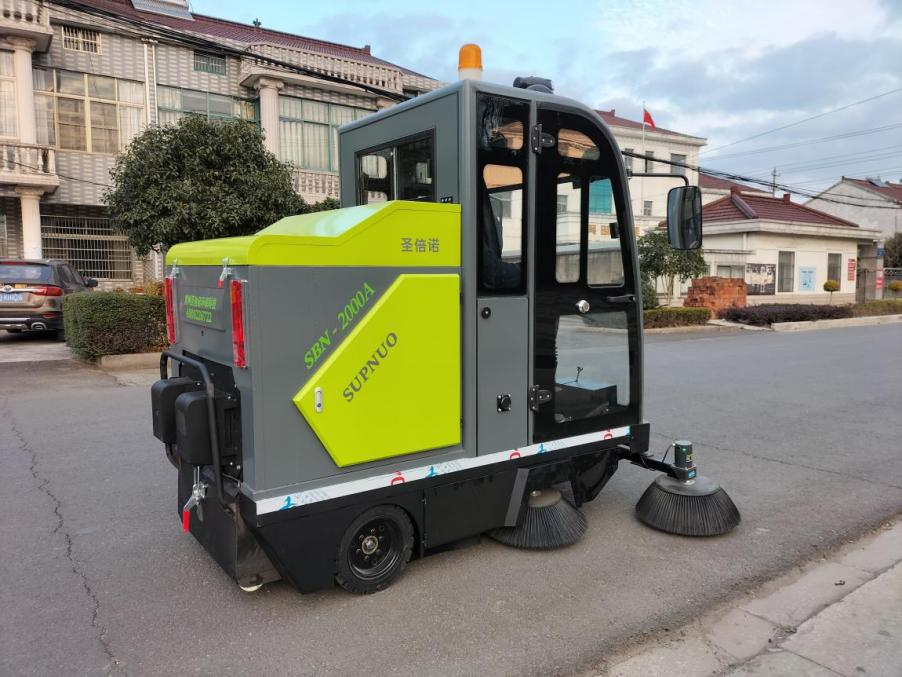 香港龙建清扫车_0